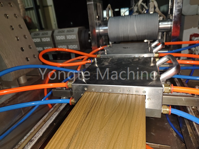 Co-Extrusion WPC Decking Production Machine
