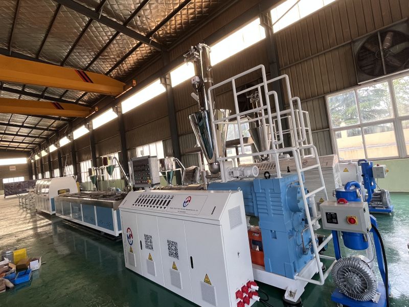 PVC baseboard production machine