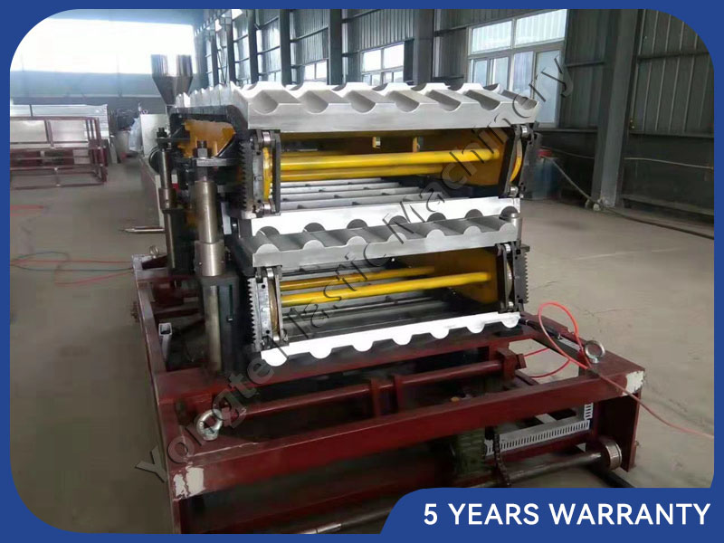 PVC corrugated roof sheet extrusion machine
