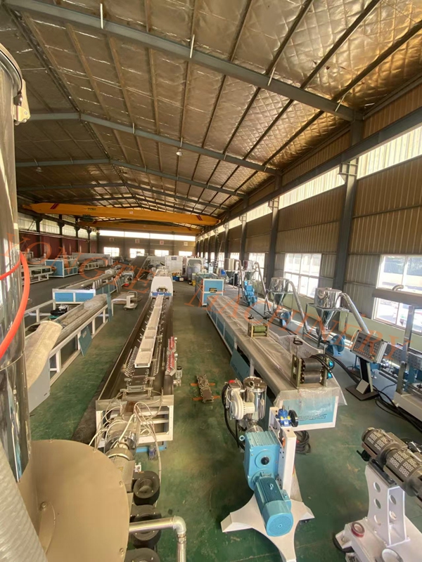 Sure Plastic Machinery unveiled a number of new production lines, demonstrating its professional strength