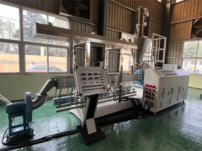High speed wood plastic granulator