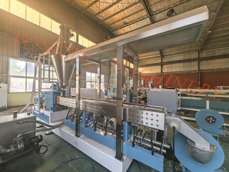 Qingdao Sure Plastic Machinery's wood plastic pelletizing production line successfully completed trial operation ​ ​