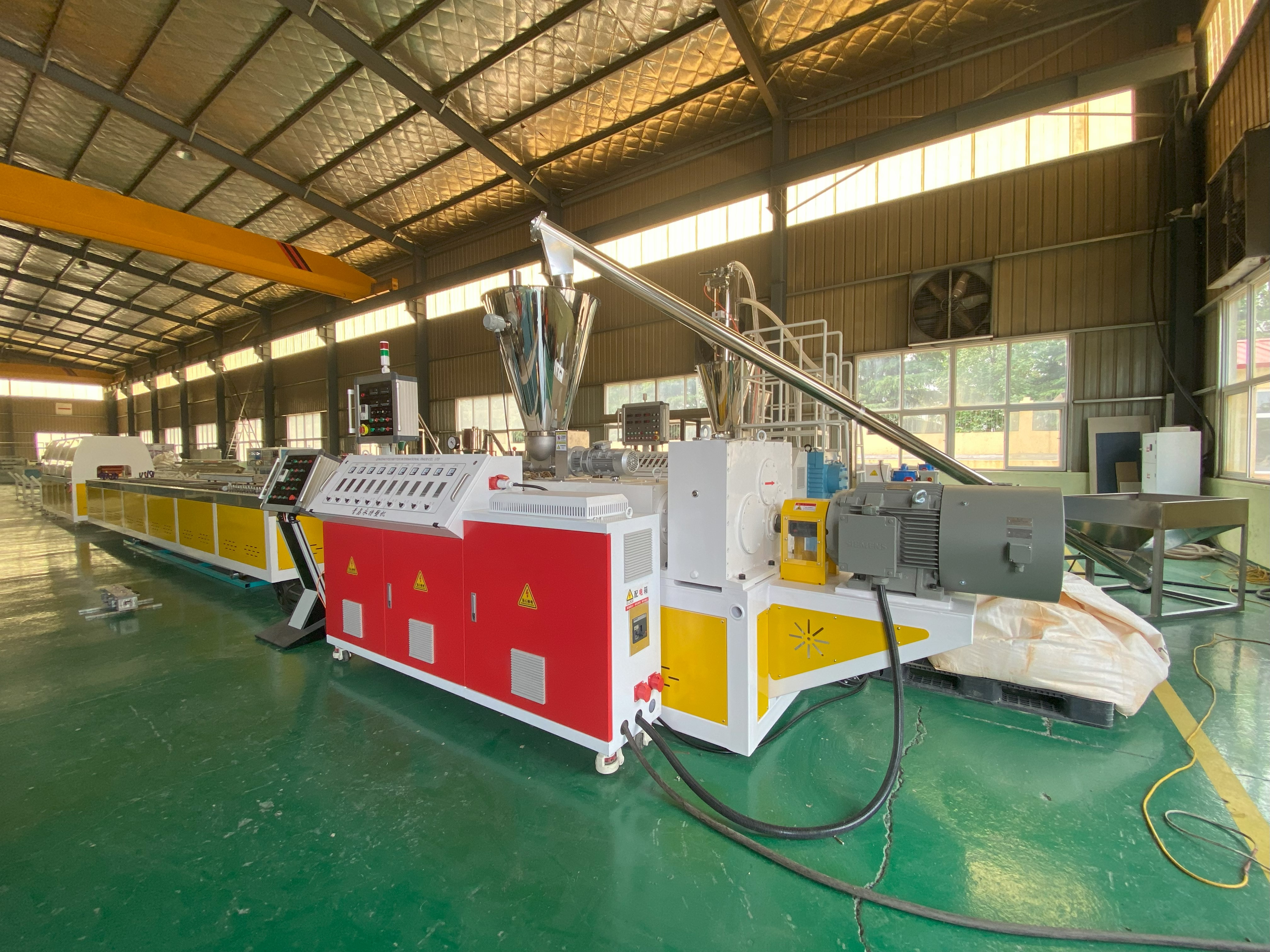 Sure wood plastic equipment extruder commissioning process