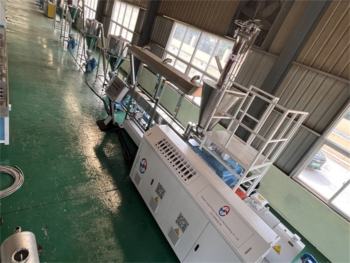 High speed wood plastic granulator