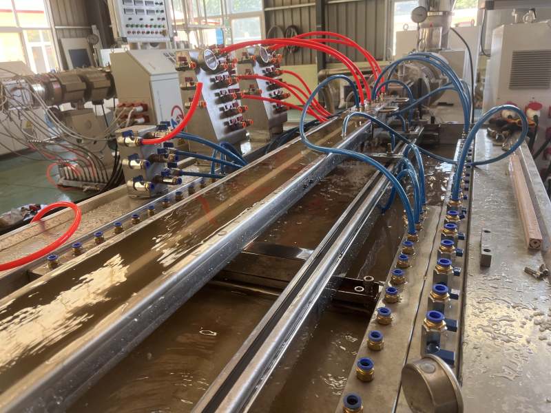 PVC cable trunk extrusion machine